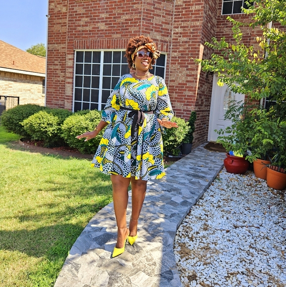 DRESSES - Picture 6 of 7